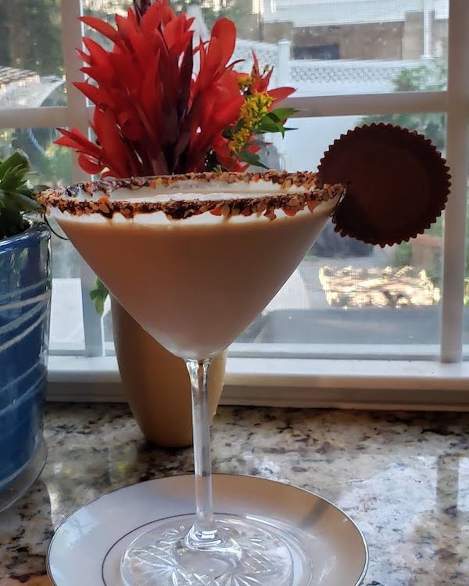 Cbp8Cindy's tweet photo. Presenting the #Peanubutter cup #Espresso #Martini from https://t.co/Ui8rU2Fq2C
This dessert cocktail is melt-in-your-mouth delicious!
https://t.co/rYJbVczTgJ
https://t.co/8kf12nHNvk for the recipe!
#CoffeeIsLife https://t.co/3Ln1gc54wQ