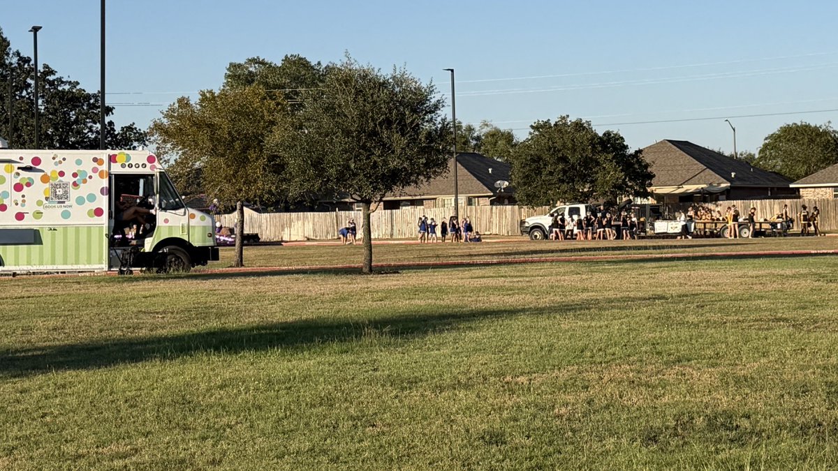 DrHarkrider's tweet image. Exciting evening at the @CSHighSchool HOCO Parade.