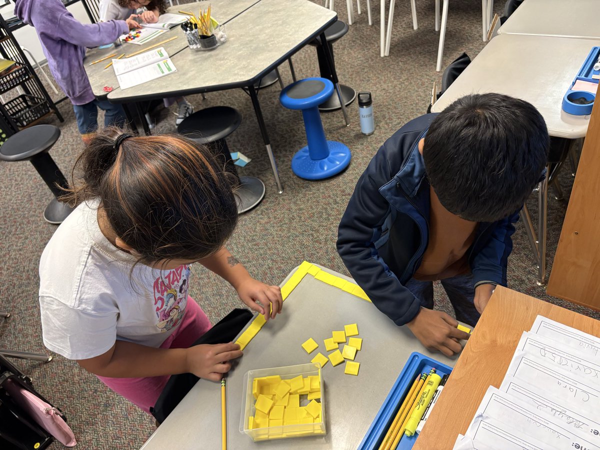 PVWollberg's tweet image. When you aren’t sure which unit of measurement to use, you get out the manipulatives to figure it out. #pvlearns #mathisfun #learningbydoing #partnerwork