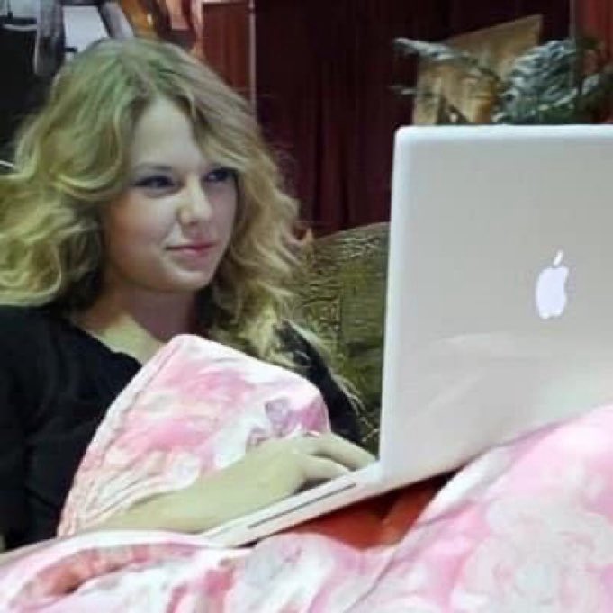 ifavness's tweet image. feliz no simples indo assistir mulheres gostosas com lingerie #VSFashionShow