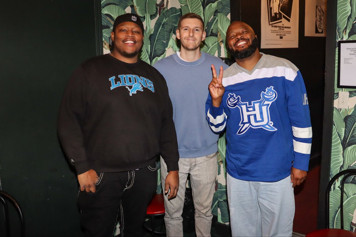 TheRobFlo's tweet image. Last night at the store with the homie @jeremiahstandup !