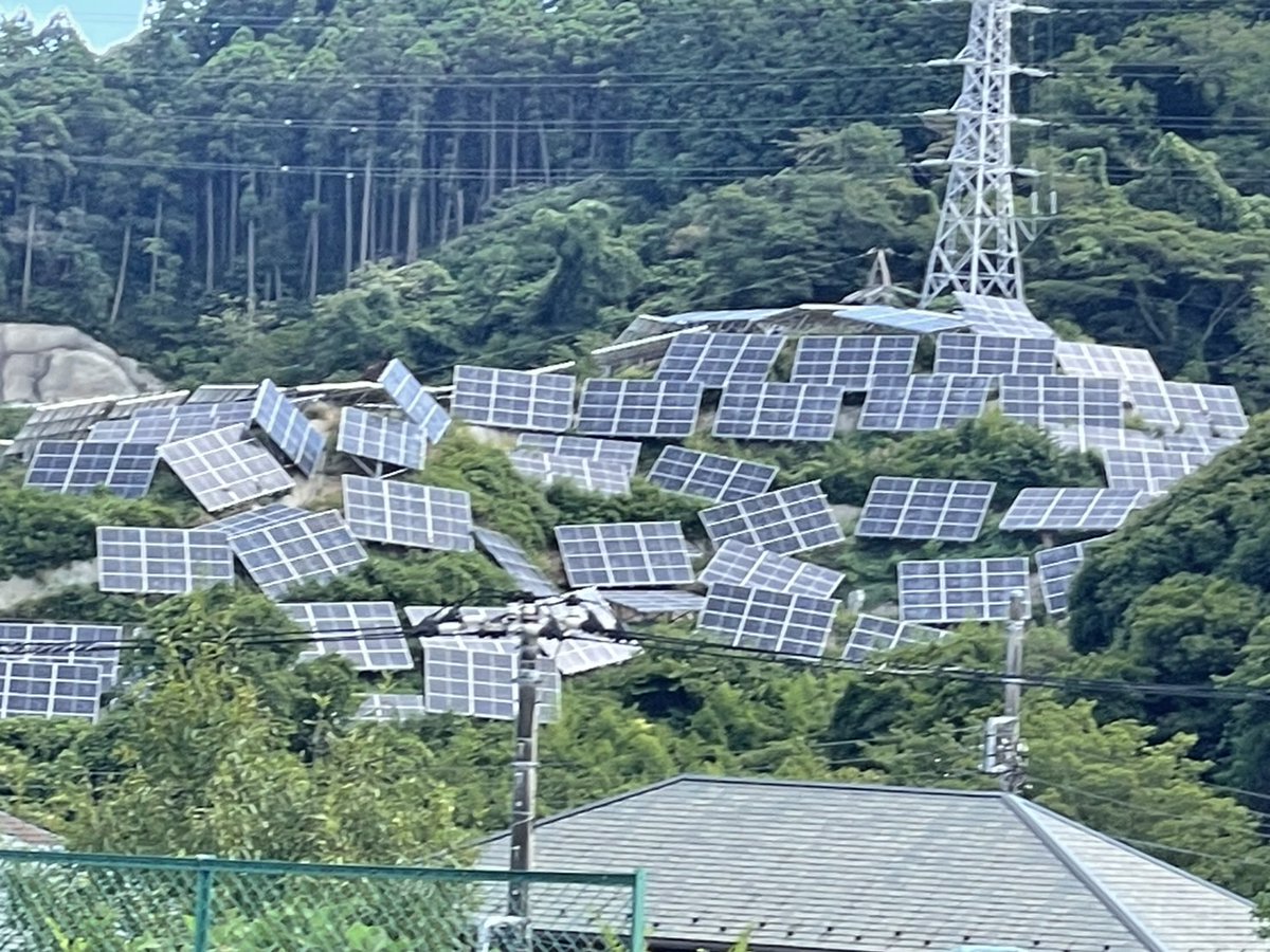 気が付くとメガソーラー地獄。
今黙ってたら5年後は移民地獄。
同じ事だよね。ヤバすぎる‼️🥶