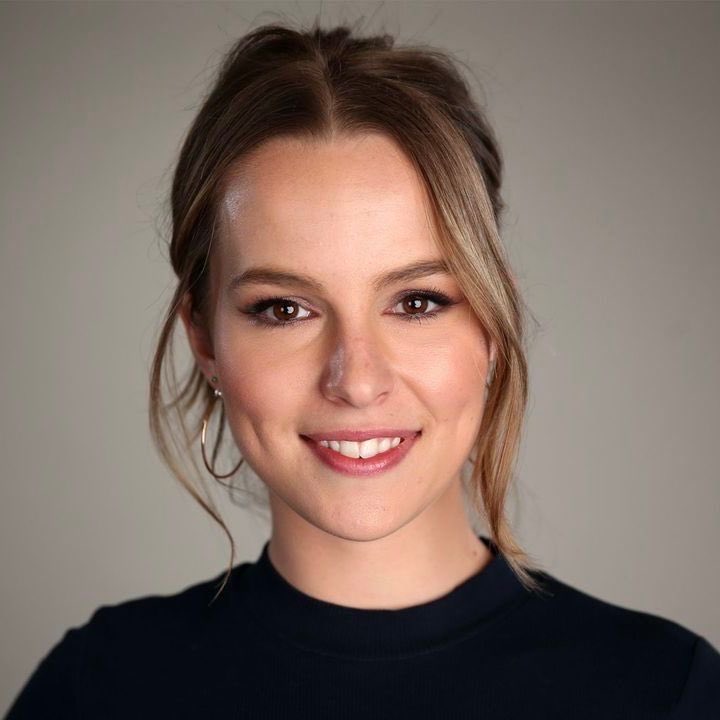 BridgitChart's tweet image. Bridgit Mendler claims she was stuck in The Abbey Gay Bar for 20 hours after taking the wrong turn.