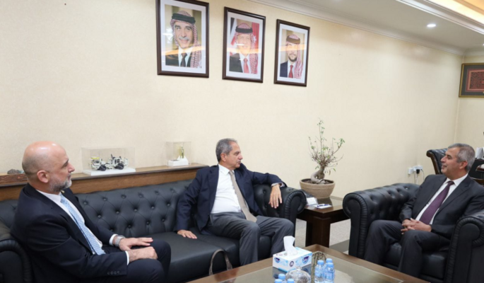 وزير الطاقة والمياه #جو_الصدي يزور العاصمة الأردنية #عمّان حيث التقى نظيره وزير الطاقة والثروة المعدنية #صالح_الخرابشة وتم خلال اللقاء بحث سبل تعزيز التعاون بين #لبنان و #الأردن في مجالات الطاقة والمياه والمشاريع المشتركة⚡💧🤝