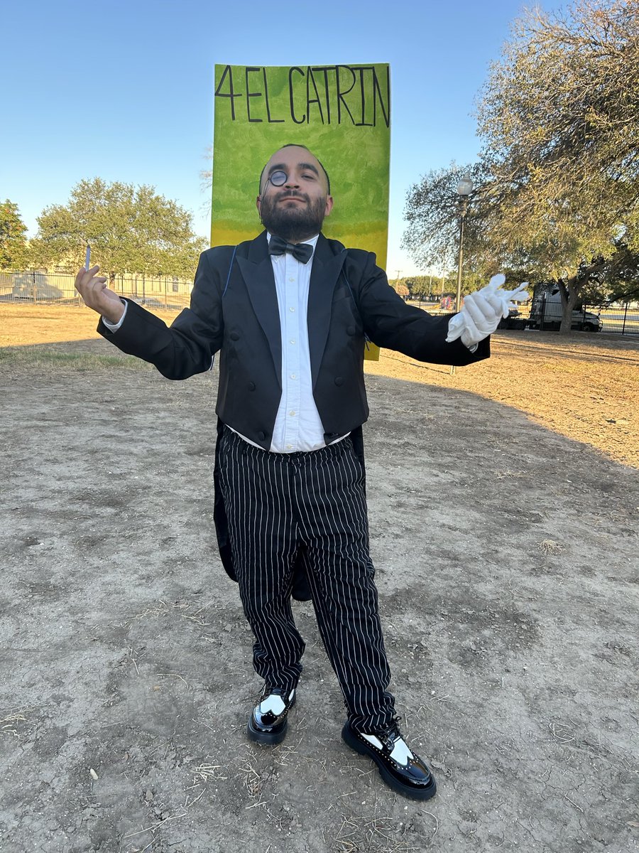 legitjohnsteven's tweet photo. Today is the last day of Hispanic Heritage Month. I wanted to cosplay as El Catrin (#4 character card in La Loteria). I love this character! Let me know in the comments which La Loteria character(s) I should cosplay as.

#hispanicheritagemonth #lalotería #elcatrin https://t.co/1hEIubj4kj