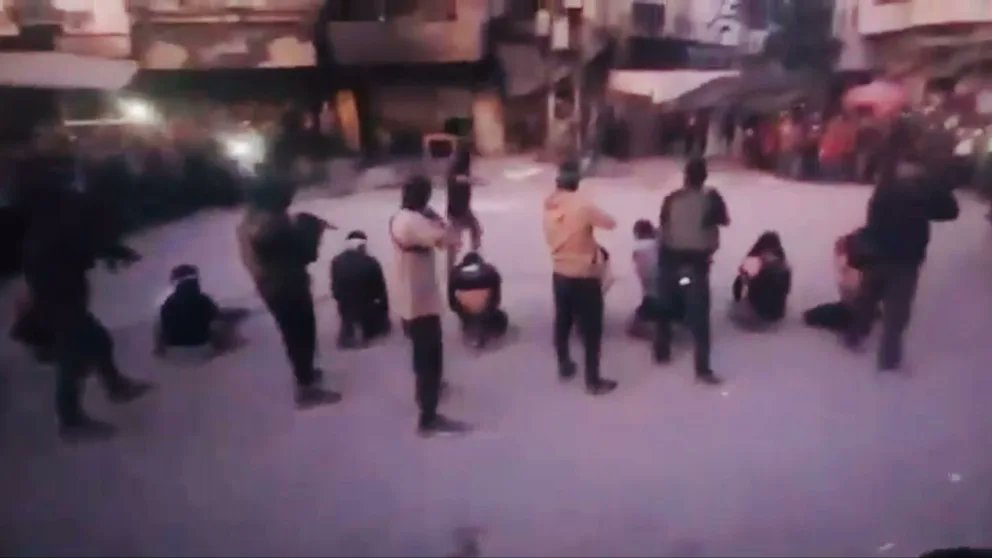 Man kann nur hoffen, dass so langsam auch der hinterletzte in unserem Land verstanden hat, welche bastialische Terrororganisation die letzten Monate verteidigt wurde. 
Der Krieg mag vorbei sein, das Leid der Zivilbevölkerung durch die Hamas hört damit offensichtlich nicht auf.
