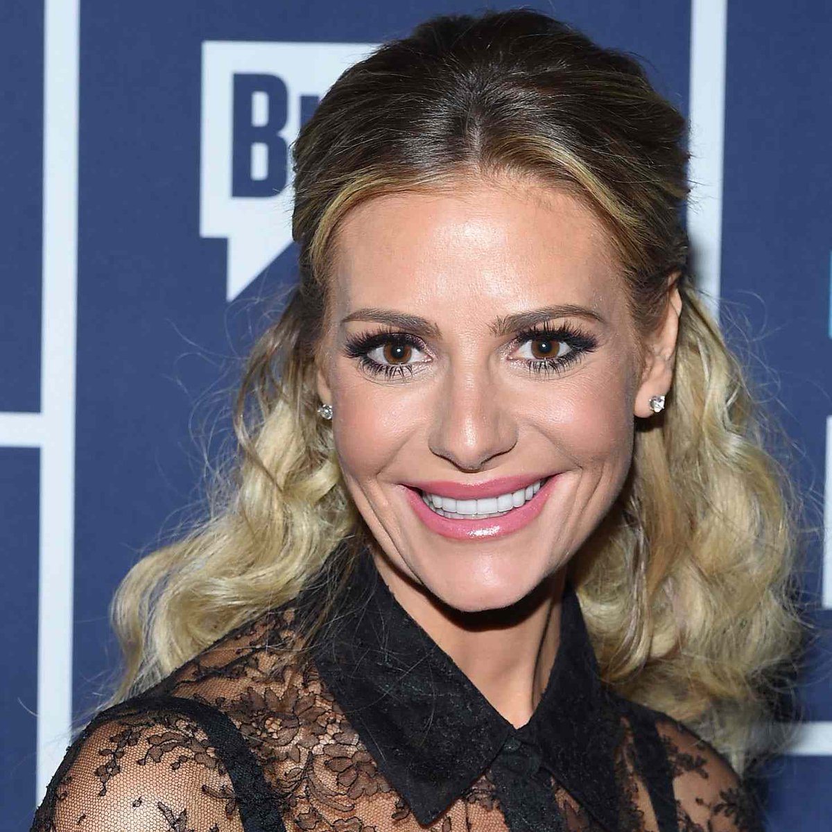 yolanda_parody's tweet image. obsessed with starting a voice note without knowing what i wanted to say, so j just start yapping and let the other side listen to my long winded thought process