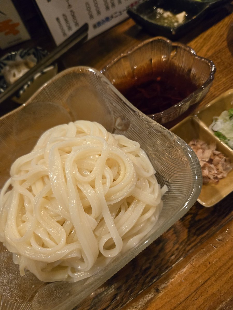 おはようございます！

米の代わりに、唯一、365日食べ続けても飽きないくらいうどんが好きな私！

また一つ、超美味なうどんに出逢いました！

その名は氷見うどん！

富山の味を東京で食べれる幸せ！

ってな感じで、今日もうどんパワーで頑張ります！

それでは、皆様、良い一日を！