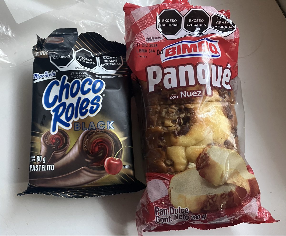 Que le paso al panque con nuez <a href="/BimboMx/">Bimbo México</a> <a href="/Grupo_Bimbo/">Grupo Bimbo</a> ????? Hacia como 2 años que no compraba y hoy con un mega antojo y sabe artificial, me ha dejado un aftertaste raro en la boca y mi esposo dice que su chocorol sabe a medicina. 😵‍💫  Chale!