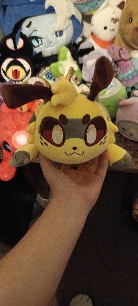 Maxirooni's tweet image. Buzz buzz