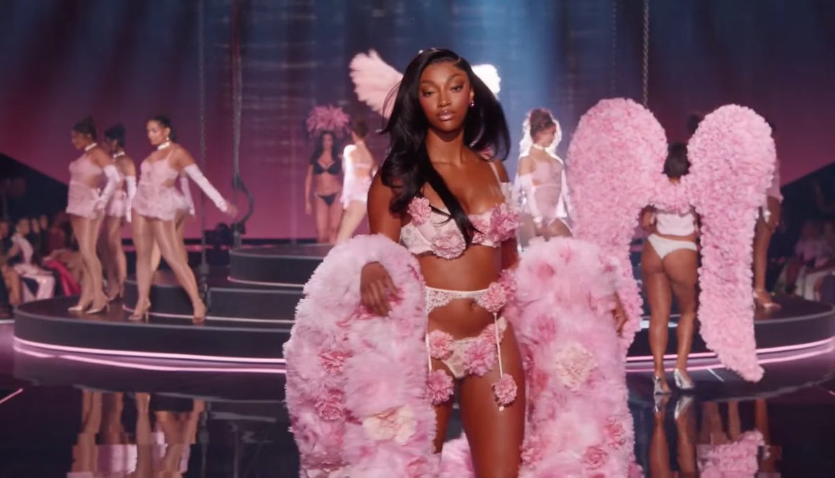 ANGEL REESE ARE YOU KIDDING ME #VSFashionShow