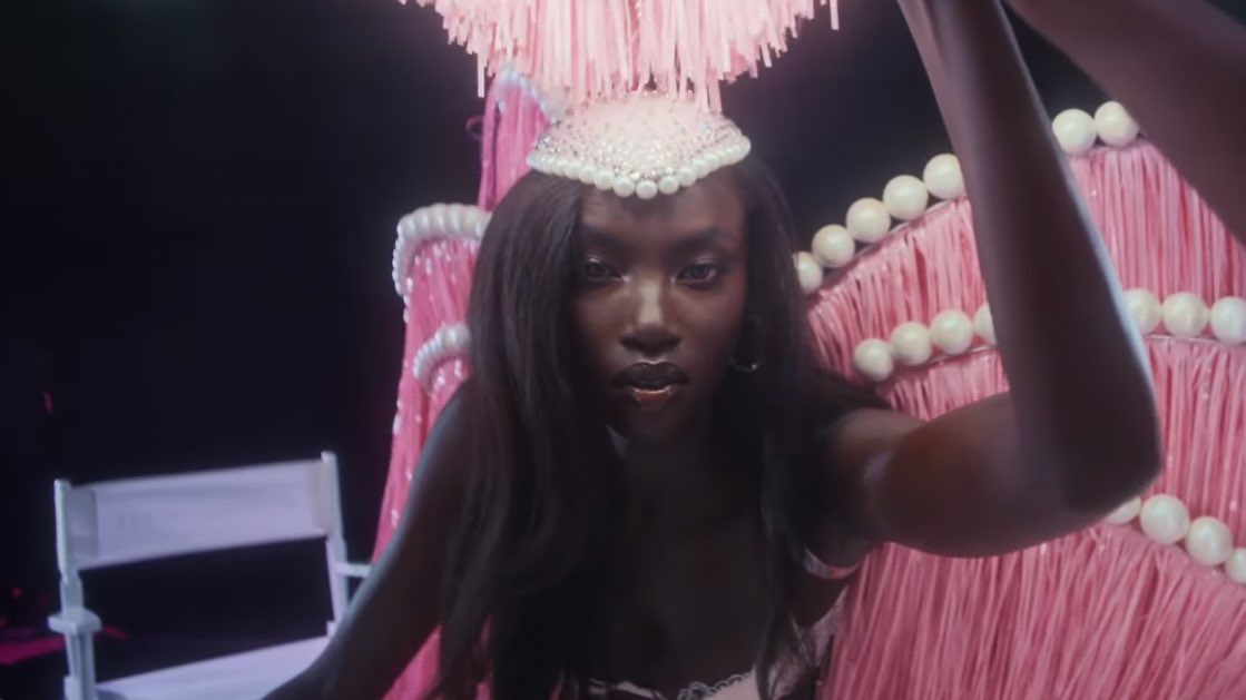 serenatureza's tweet image. ELA NÃO É DESSE MUNDO #VSFashionShow