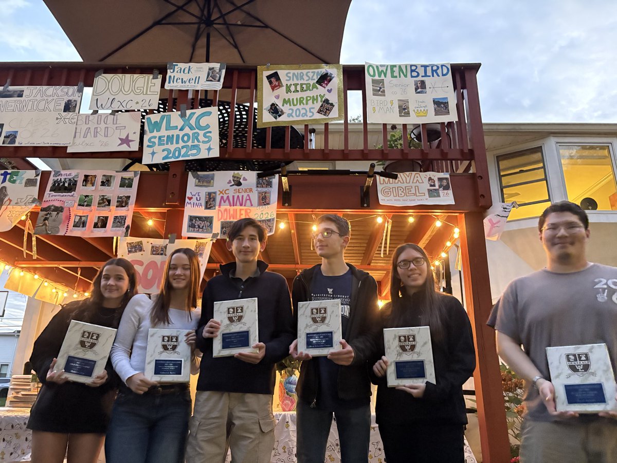 WLXC team award winners! <a href="/WLHSAthletics/">Generals</a>