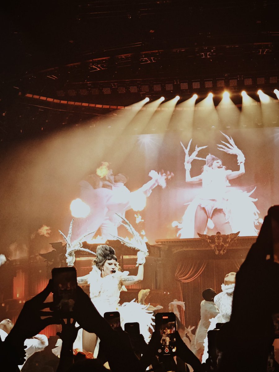 lienuu's tweet image. Tonight was beyond any expectations. I cried my eyes out when Gaga dedicated grigio girls to Sonja 🥹 and ofc, when hearing my ultimate fave - dance in the dark. Thank you @ladygaga from the bottom of my heart, monsters never die 🖤❤️ #mayhemballstockholm #MAYHEMBALL