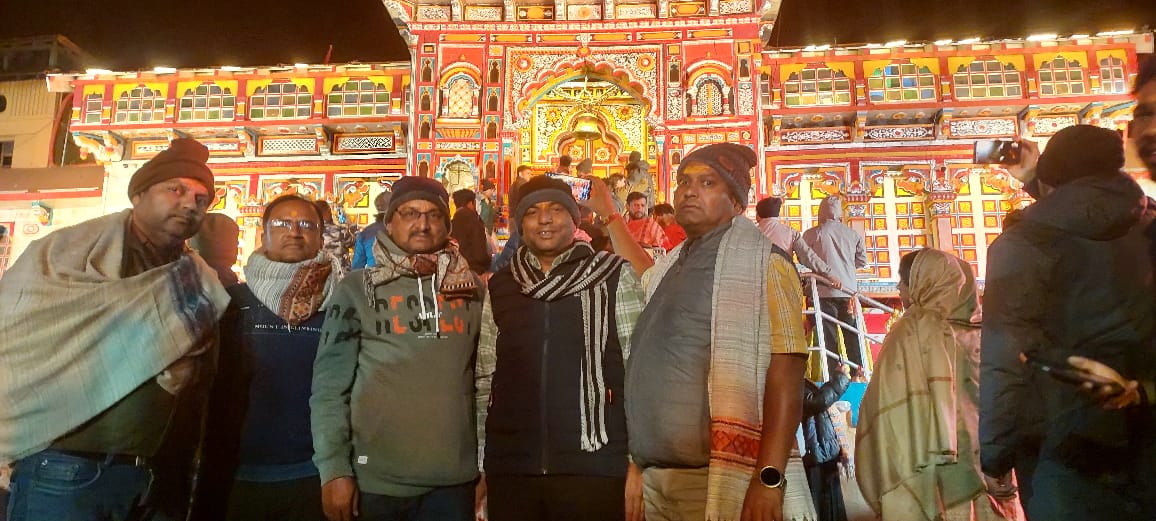 #जय_हो_बद्रीनाथ_विशाल,
#हम_सबकी_करो_सम्हाल,
भगवान बद्रीनाथ के दर्शन के साथ ही चार धाम पूर्ण हुए बद्रीनाथ भगवान के दर्शन कर आप सभी भाई बहनों ओर मित्रो के लिए प्रार्थना की बद्रीनाथ भगवान की कृपा हम सब भक्तों पर सदैव बनी रहे