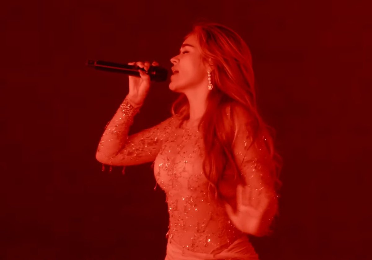 JKMirka30's tweet photo. Mi bichotaaaaaaa #KAROLG #VictoriasSecretFashionShow https://t.co/B0NujFChmJ