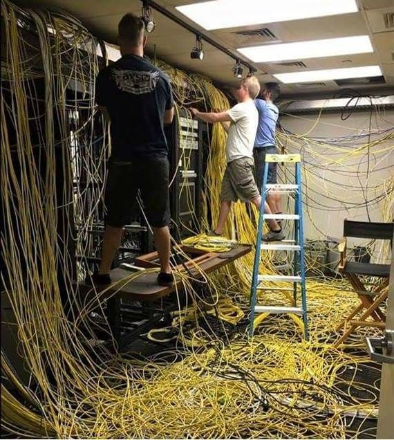 MRX4Z's tweet image. Youtube Server rn: