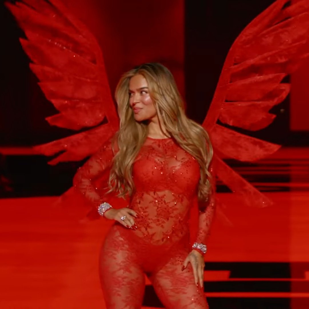 Karol G DEVORÓ #VSFashionShow #VSFS25