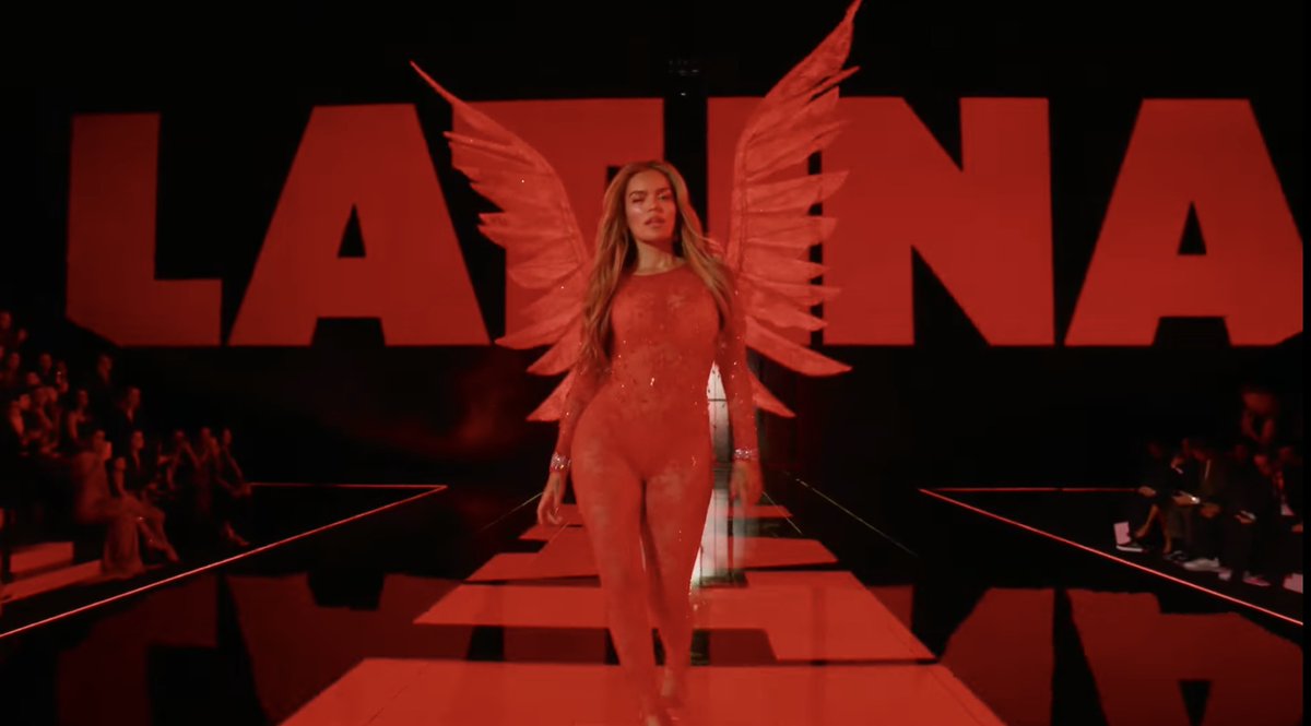 sainzzleclerc's tweet image. Karol G is THAT girl. Latina 🔥 #VSFashionShow