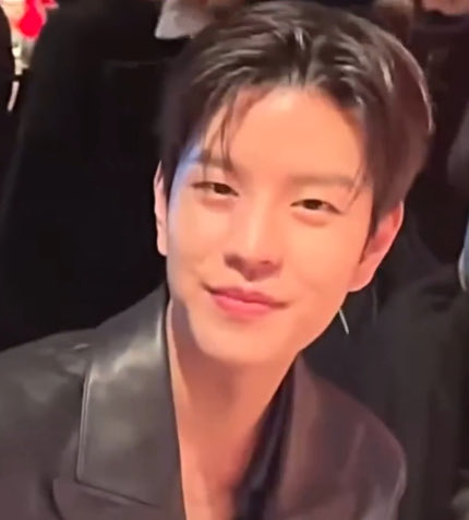 웃을때 애굣살 빵실..૮ .  ̫ . ა