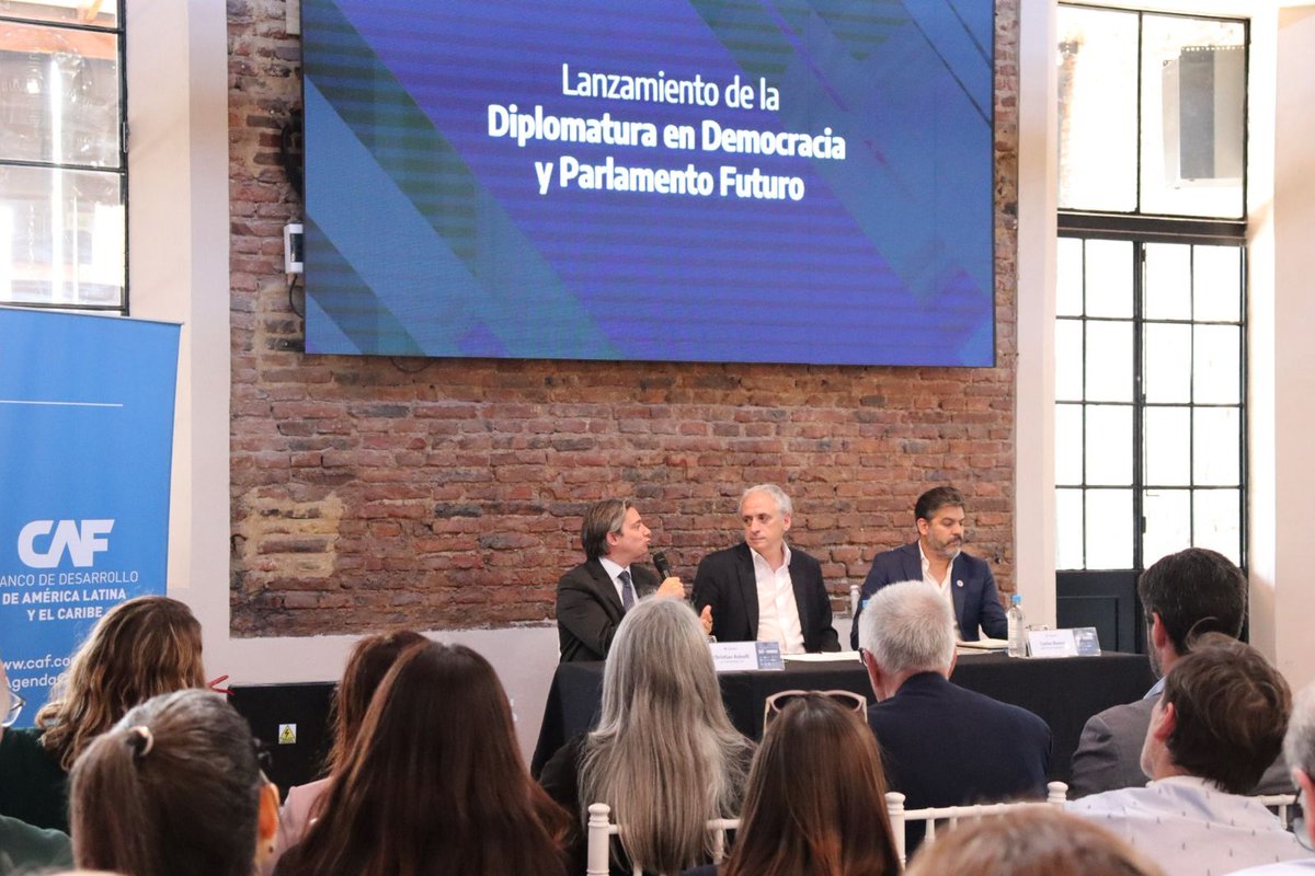 Acompañamos la presentación de la Diplomatura en Democracia y Parlamento Futuro en Chascomus. <a href="/chrisasinelli/">Christian Asinelli</a>, vicepresidente de Programación Estratégica, destacó el compromiso de CAF con la formación de gestores públicos en América Latina y el Caribe.

Esta iniciativa académica,