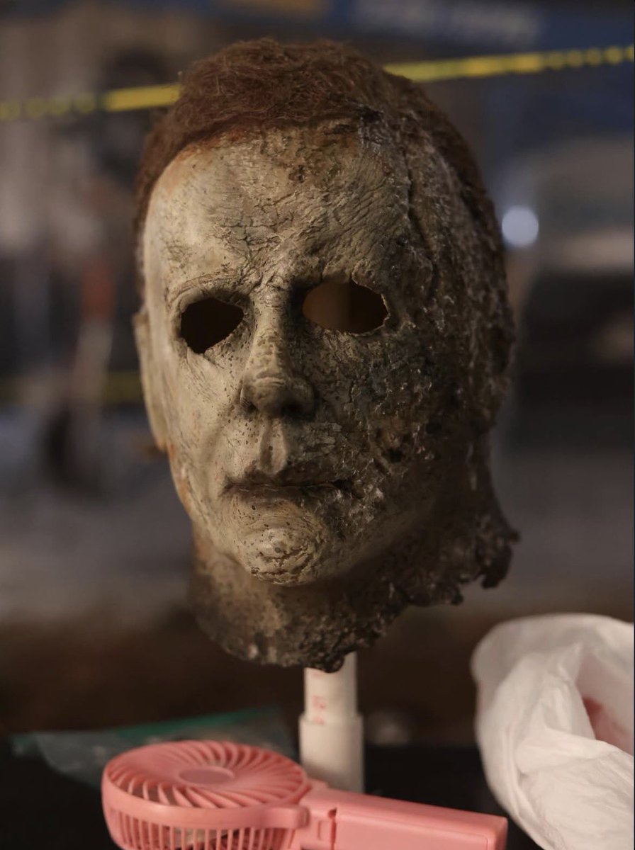 Behind the scenes look at Michael Myers mask from Halloween Ends 🔪