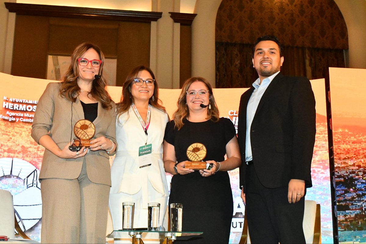 En el Foro Mundial de Energía Solar 2025 compartimos ideas y proyectos que están cambiando la forma de pensar nuestras ciudades. 🌎💡

Entre otros ponentes, Gorka Zubicaray, del WRI México, presentó “Ciudades más frescas”, y Roberto Gottfried, de Megaflux, dio a conocer Taruk, el
