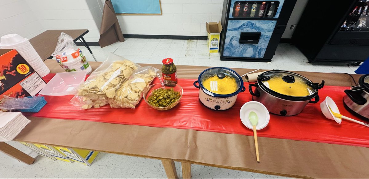 AliceJohnsonJrH's tweet photo. Nacho average potluck! ๐ A HUGE Shoutout to our fabulous Hispanic Heritage Lead, Mrs. Hernandez, for putting this together. Your leadership and Hornet spirit made it a delicious success! ๐ง๐
#HornetPride #NachoAverageDay https://t.co/OophfyecDV