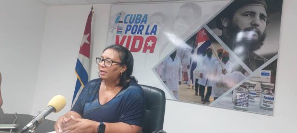 La viceministra de Salud Pública, Dra. Carilda Peña García, informó sobre la situación epidemiológica que enfrenta el país ante la circulación simultánea de varios virus transmitidos por vectores.
#CubaPorLaVida #CubaPorLaSalud #Cuba