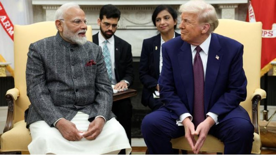 अमेरिका के राष्ट्रपति डोनाल्ड ट्रंप ने बुधवार (15 अक्टूबर, 2025) को कहा कि भारतीय प्रधानमंत्री नरेंद्र मोदी ने उन्हें बताया कि भारत रूस से तेल खरीदना बंद कर देगा। इस कदम को श्री ट्रंप ने मॉस्को को आर्थिक रूप से अलग करने के प्रयासों में “बड़ा कदम” बताया।