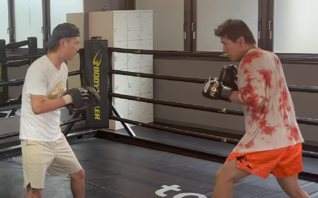 50歳最強を目指す。身も心も。トレーナーの元世界チャンピオン #江藤光喜 さんと。

<a href="/tyonann/">江藤光喜</a>