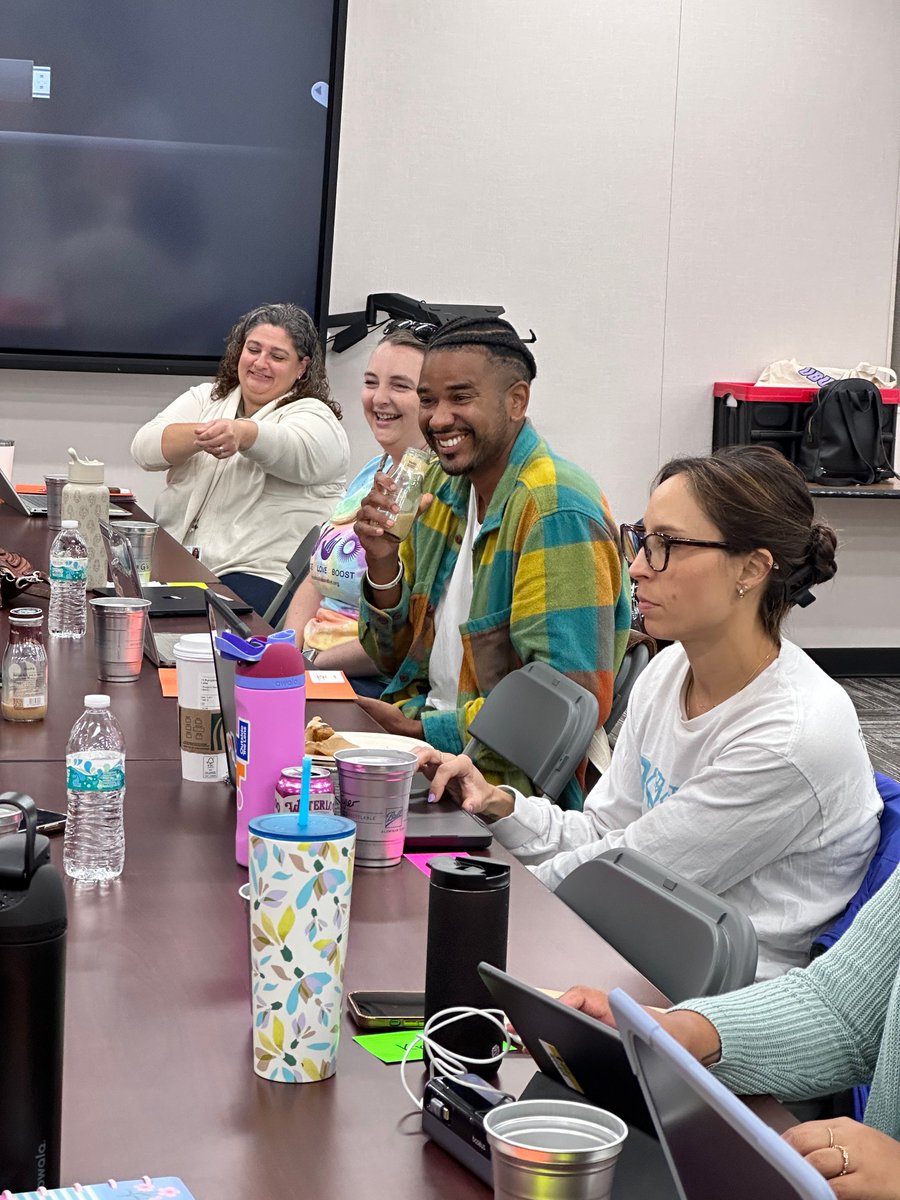 TEAMBOOST's tweet image. Our monthly Leadership Team meeting was productive and fun - we did the #LightbulbChallenge to celebrate #LightsOnAfterschool &amp;amp; raise awareness about the importance of after school programs! Learn more about Lights On Afterschool and how to participate: afterschoolalliance.org/loa.cfm