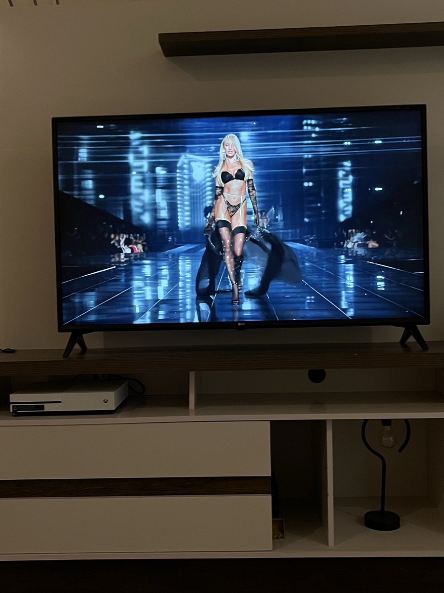 QUE LINGERIE LINDA #VSFashionShow