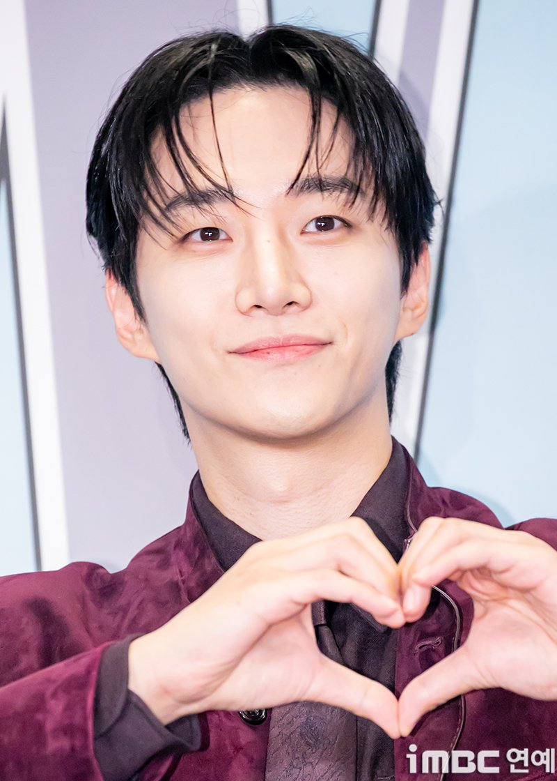 [포토] 이준호, 매력적인 미소 
#이준호 #LEEJUNHO #イ·ジュノ #WKorea
#유방암인식향상캠페인 #포토콜_251015 [iMBC연예]

배우 이준호가 15일 오후 서울 광화문 포시즌스호텔에서 열린 제20회 유방암 인식 향상 캠페인 자선 행사에 참석해 포즈를 취하고 있다.

⬇️고화질 Click Plz⬇️