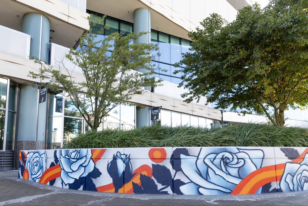 ModaCenter's tweet image. Something new is blooming at The Rose Quarter. 🖼️🌹
Thanks to all the local artists for turning our campus into a canvas 🎨 You gotta see these in person — come through soon.