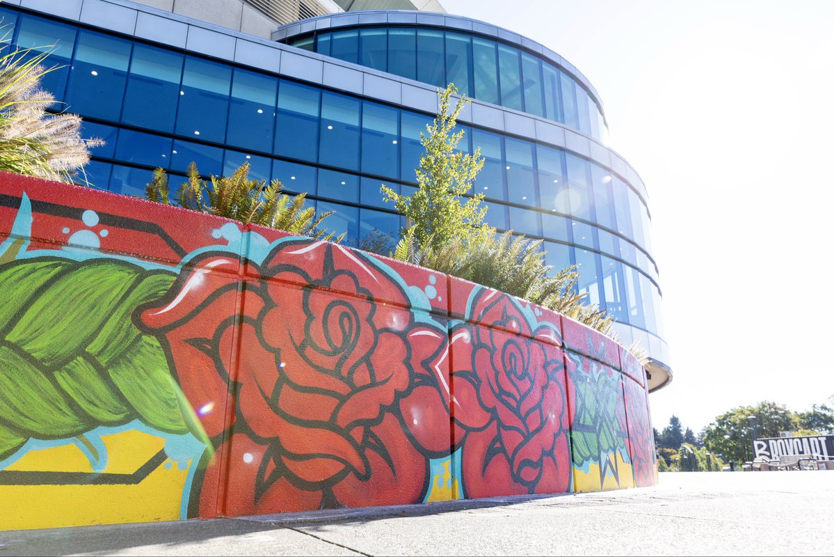 ModaCenter's tweet image. Something new is blooming at The Rose Quarter. 🖼️🌹
Thanks to all the local artists for turning our campus into a canvas 🎨 You gotta see these in person — come through soon.