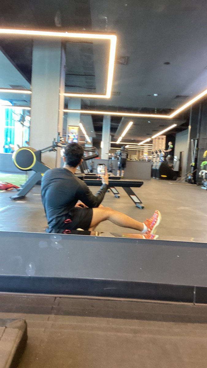 69fol's tweet image. 