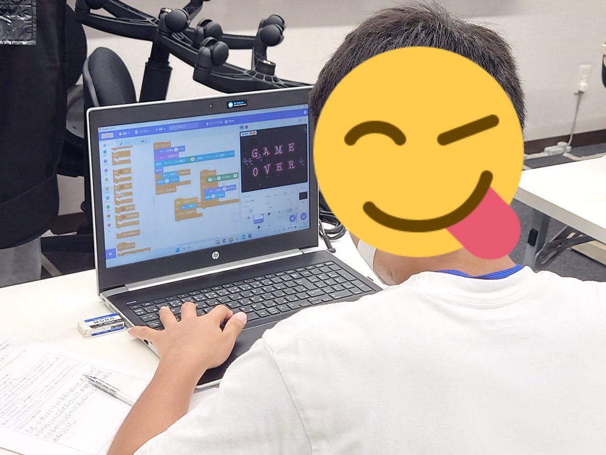 it_lecture's tweet image. 平日の3人はみんなやることはバラバラ。
今月から習い始めた受講生は、音を使ったプログラミング。
自分で演奏する楽器を作っています。
ロボットは操縦してサイコロ集め。
結構自信作。
ジュニアプログラミング検定ゴールドの受験準備は、仕上がってきて年内に結果を出す予定。

AB-Netキッズ