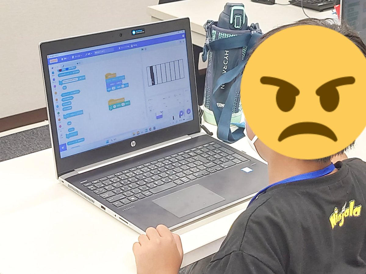 it_lecture's tweet image. 平日の3人はみんなやることはバラバラ。
今月から習い始めた受講生は、音を使ったプログラミング。
自分で演奏する楽器を作っています。
ロボットは操縦してサイコロ集め。
結構自信作。
ジュニアプログラミング検定ゴールドの受験準備は、仕上がってきて年内に結果を出す予定。

AB-Netキッズ