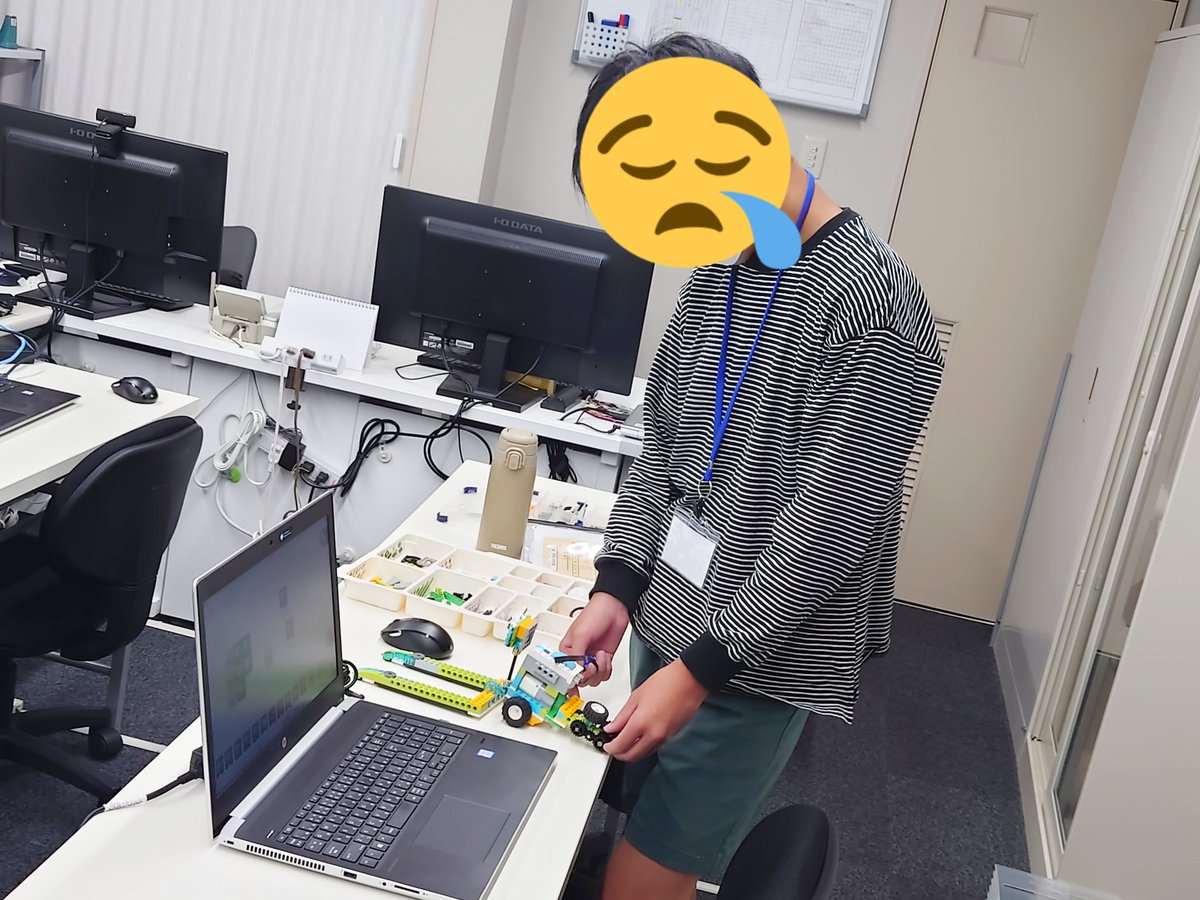 it_lecture's tweet image. 平日の3人はみんなやることはバラバラ。
今月から習い始めた受講生は、音を使ったプログラミング。
自分で演奏する楽器を作っています。
ロボットは操縦してサイコロ集め。
結構自信作。
ジュニアプログラミング検定ゴールドの受験準備は、仕上がってきて年内に結果を出す予定。

AB-Netキッズ