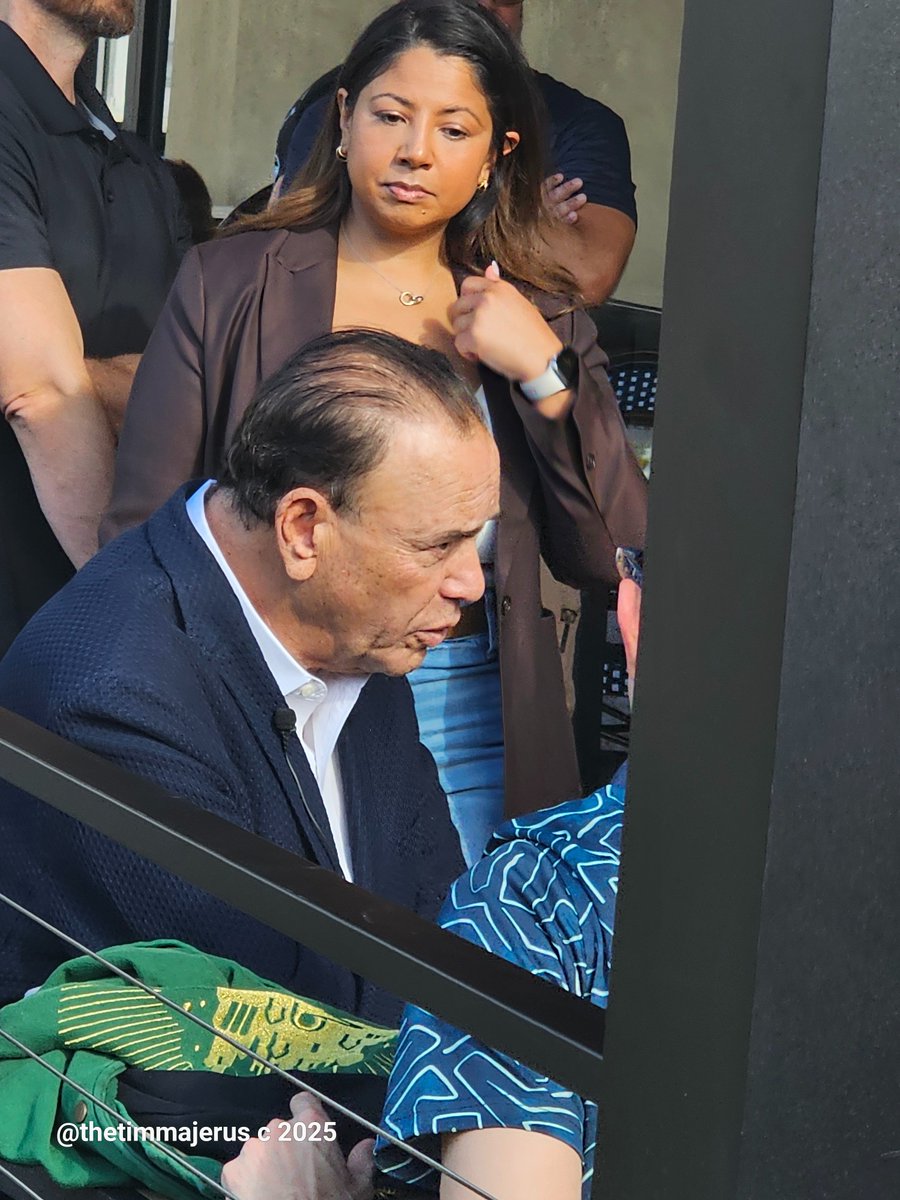 Just hanging with <a href="/jontaffer/">Jon Taffer</a> at <a href="/tafferstavern/">Taffer's Tavern</a> in Orlando . My 3 decade quest for best burger in the world is now a tie. Taffers Bourbon Burger and <a href="/GuyFieri/">Mayor Guy Fieri</a> burgers in Vegas. Great job <a href="/jontaffer/">Jon Taffer</a> . Place looks great!