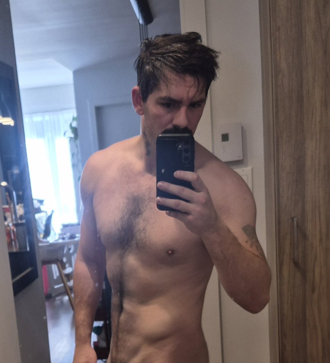 TeemofitXXX's tweet photo. Le travail commence à paraître 💪 discipline + constance = résultats 🔥 https://t.co/UgnJ9meqbc