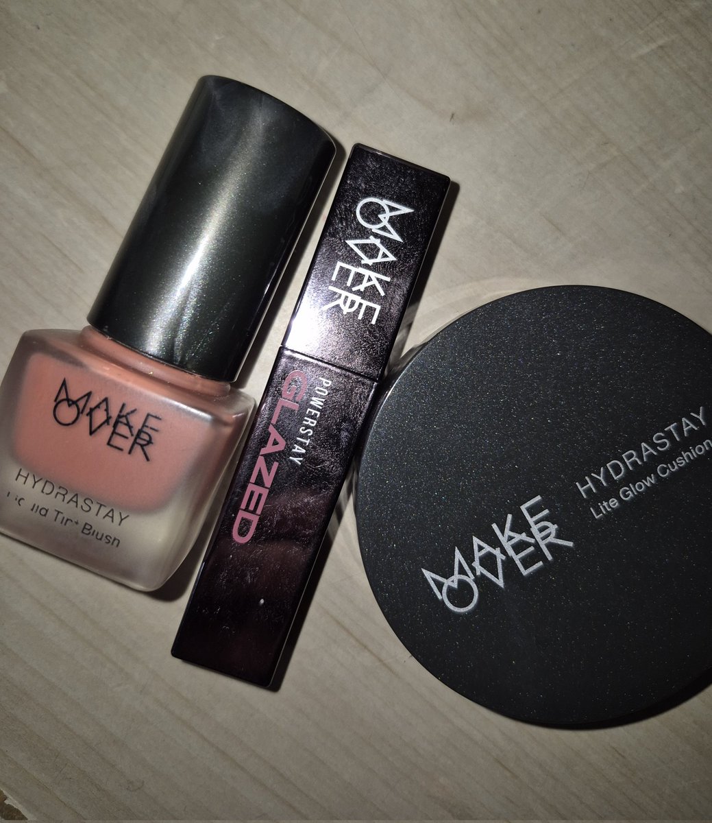 blableblueee's tweet photo. @makeoverid Ini 3 produk make over kecintaan dan kesayangan kuuu banget banget banget terutama lip glazenya 🫶 karena lip glaze ini satu - satunya lipstik yang ku habiskan sampe akar2nya alias cinta matiii 🫶🫶🫶🫶 https://t.co/gyAwBnwkK2