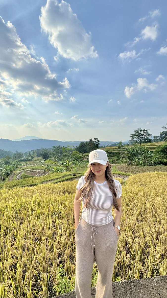 floucilly's tweet photo. soon to be my growing field 🌾✨ https://t.co/8ANokgr3BS