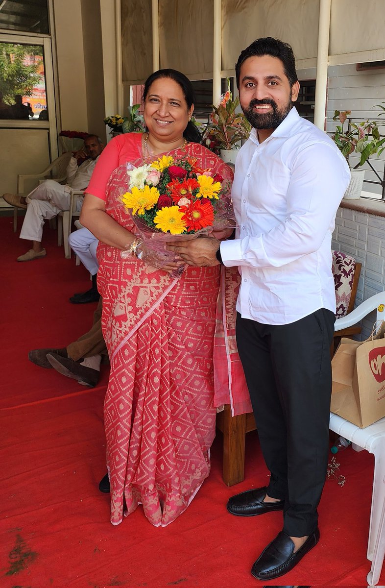 भारतीय जनता पार्टी के केंद्रीय संसदीय बोर्ड एवं केंद्रीय चुनाव समिति की सदस्य, पूर्व सांसद आदरणीय  <a href="/drsudhayadavBJP/">Dr. Sudha Yadav</a>  जी को जन्मदिन की हार्दिक शुभकामनाएं। आपका प्रेरणादायी नेतृत्व और समर्पण हम सभी के लिए पथप्रदर्शक है। 

ईश्वर से आपकी दीर्घायु एवं स्वस्थ जीवन की कामना करता हूँ।