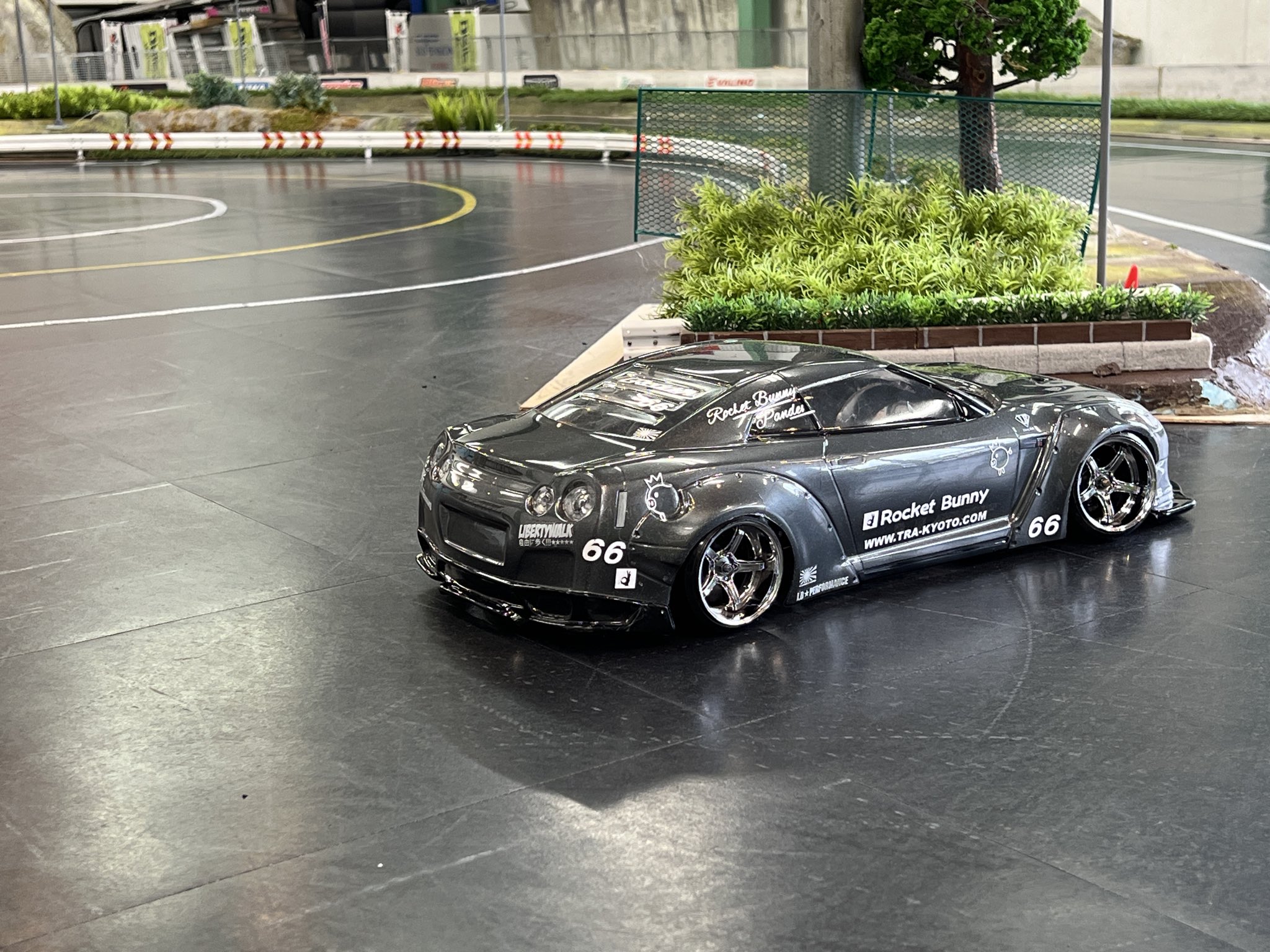 Rocket Bunny スポーツカーラジコン アディクションの新作ボディZのデモに社長さんが来てくれました