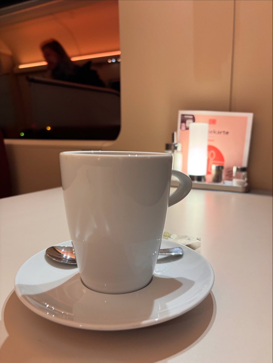 thilonordmeyer's tweet photo. Der frühe Vogel 🦅 braucht erst mal Kaffee ☕ – vor allem im ICE 🚄 nach Berlin!
Heute steht unser Oktober-Teamtag an – der ideale Moment, um gemeinsam mit den Kolleg*innen Energie zu tanken, Strategien zu schärfen und den Fokus auf die Peak Season zu legen. https://t.co/cQaQZXdn1V