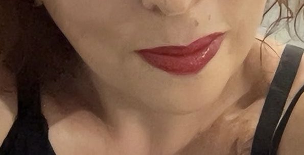 Te mando besos decentes, los indecentes te los doy cuando te vea
🩶🤍

Jueves 

Buenos días 🙂
