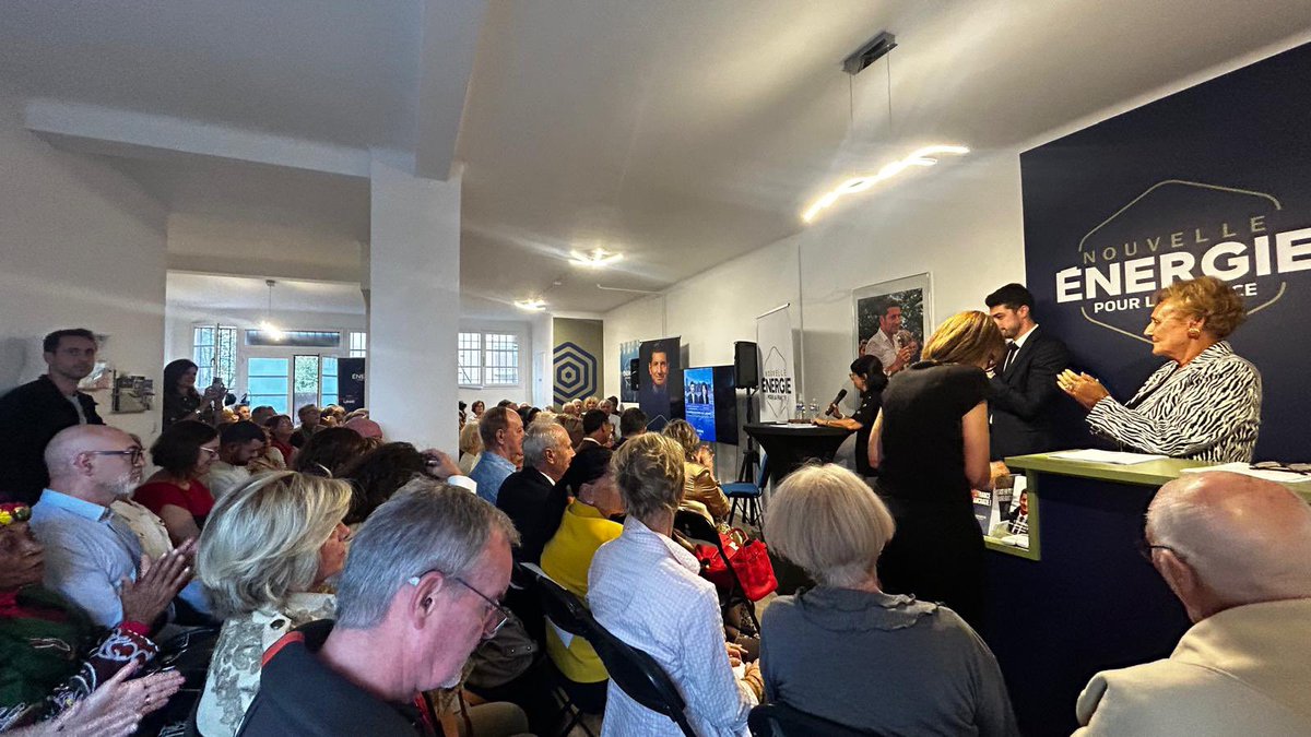 Salle comble à #Cannes pour notre conférence sur la #bureaucratie avec <a href="/QuentinHoster/">Quentin Hoster</a> Merci pour votre présence et vos échanges passionnés autour des idées de <a href="/davidlisnard/">David Lisnard</a> avec <a href="/Nouv_Energie/">Nouvelle Énergie</a> redonner du sens de l’efficacité et de la liberté à l’action publique 🇫🇷