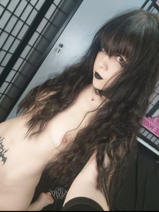 1 pic. pls reply if you want a mini goth gf. I want a couple more boyfriends. https://t.co/Sv2VU7799<a href="/tag/mvsales"class="tags"><span>#mvsales</span></a>